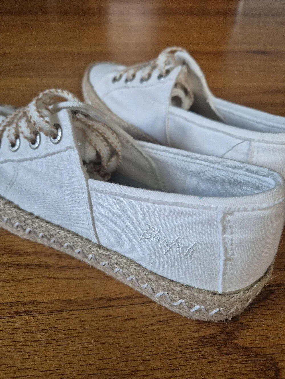 Blowfish Women’s White Canvas Espadrille Lace-Up Sneakers, size 8 NWOB